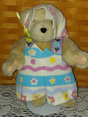 Muffy Vanderbear "Walking On Eggshells"